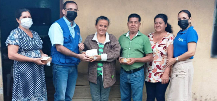 Visita de Amigos Mira en su sede Santo Domingo a familias extranjeras.
